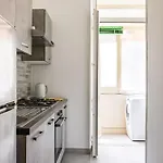 Red Comfort Flat Near Garibaldi Station Neapol