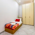 Red Comfort Flat Near Garibaldi Station Neapol