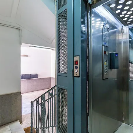 Red Comfort Flat Near Garibaldi Station Apartment Naples