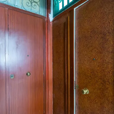 Red Comfort Flat Near Garibaldi Station Apartment Naples