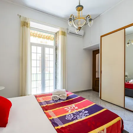 Red Comfort Flat Near Garibaldi Station * Neapol