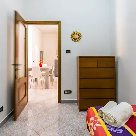 Apartmán Red Comfort Flat Near Garibaldi Station