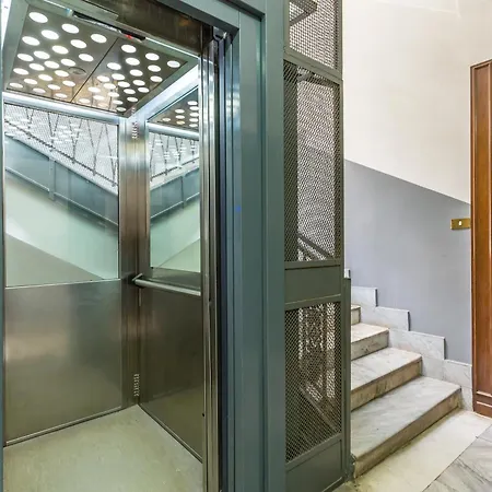 Apartment Red Comfort Flat Near Garibaldi Station